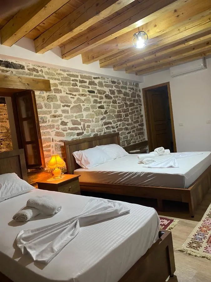 Guest House Ani Gjirokastër 0*,